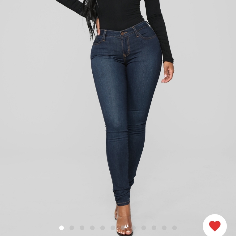 BRAND NEW Classic Mid Rise Skinny Jeans
